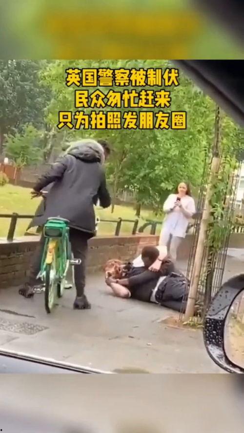 吃瓜群众举着手机拍视频